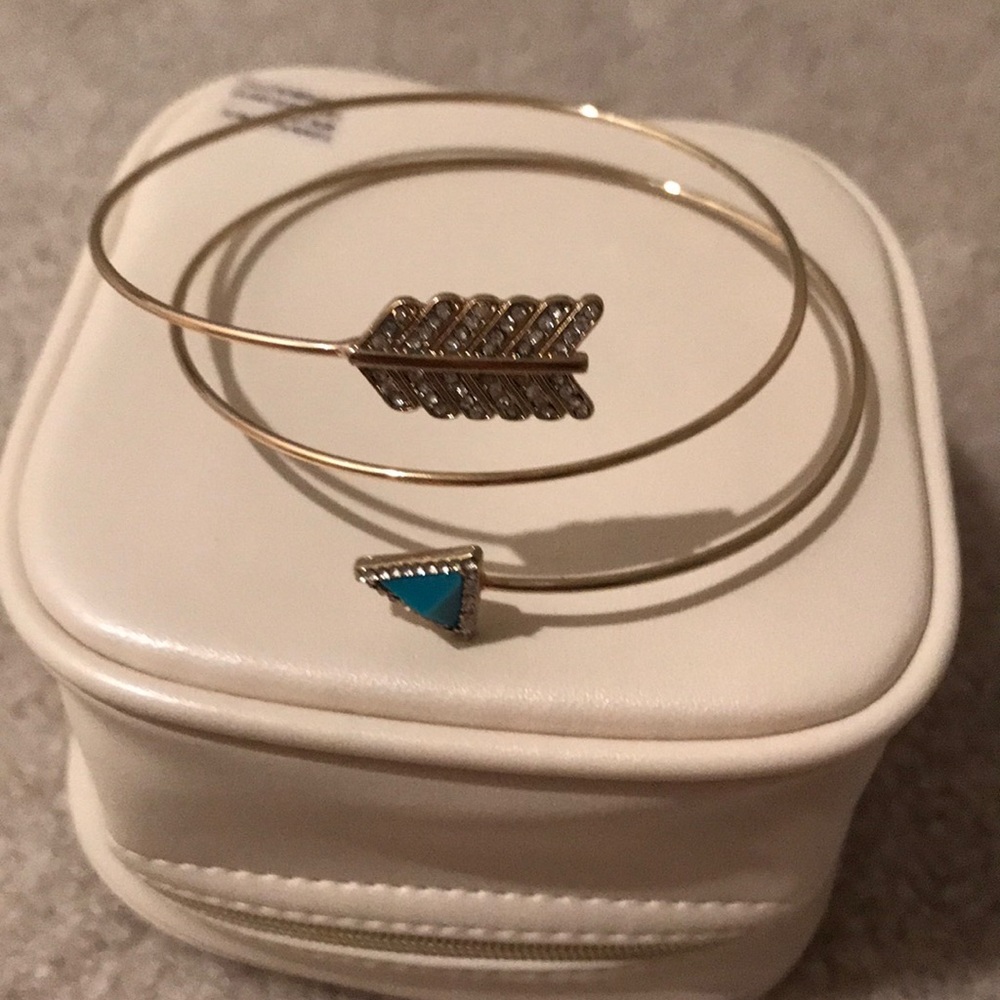 “Wrap your arm around this” upper arm bracelet